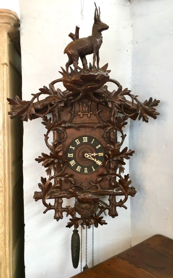 Horloge coucou brun boiseries