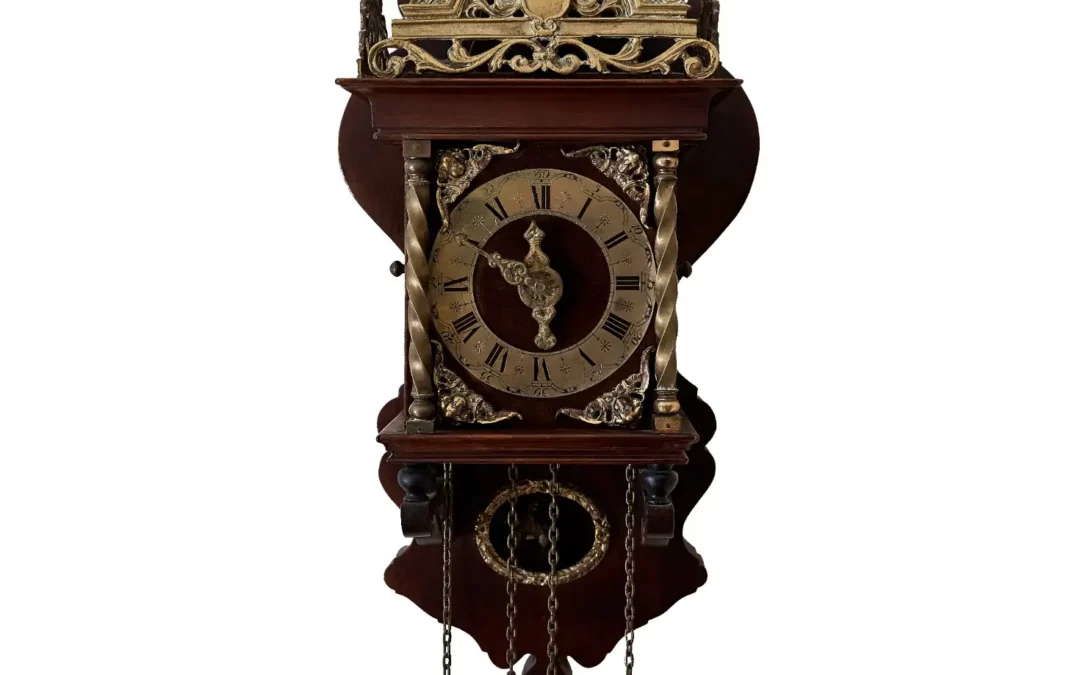 Comment éviter les vibrations qui dérèglent une horloge à carillon ?