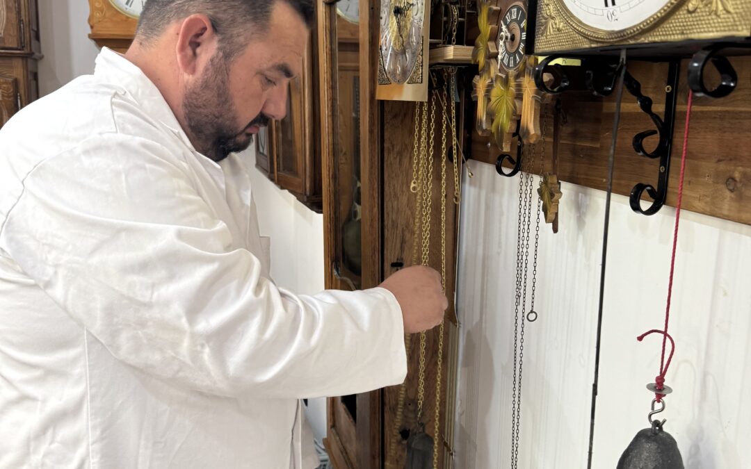 Reconnaître le mouvement d’une pendule murale ancienne